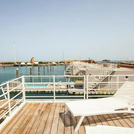 House Boat 4* 里米尼