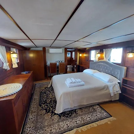 House Boat Úszó hotel Rimini