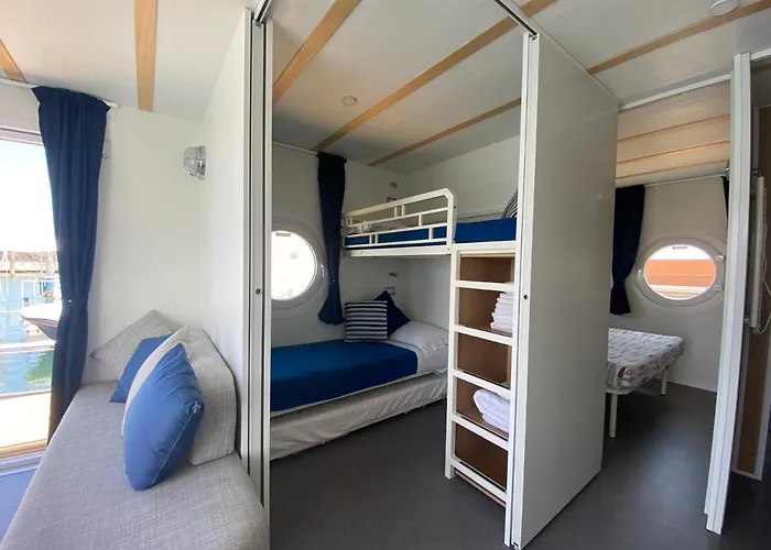 House Boat 4* ريميني