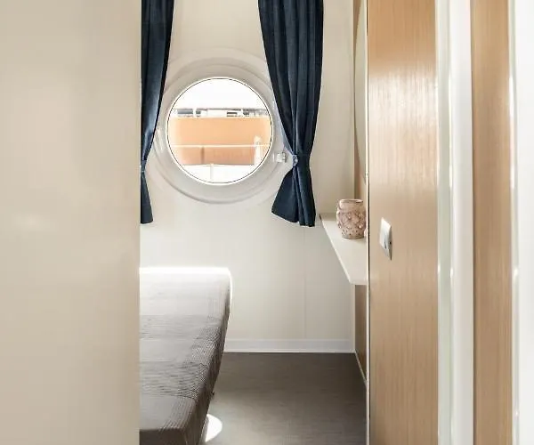 بوتيل House Boat ريميني