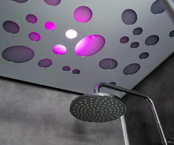 بوتيل House Boat