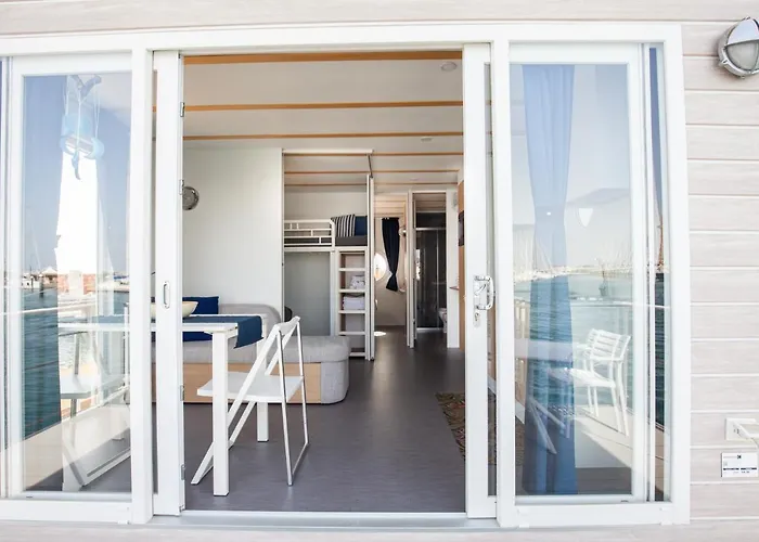 بوتيل House Boat ريميني