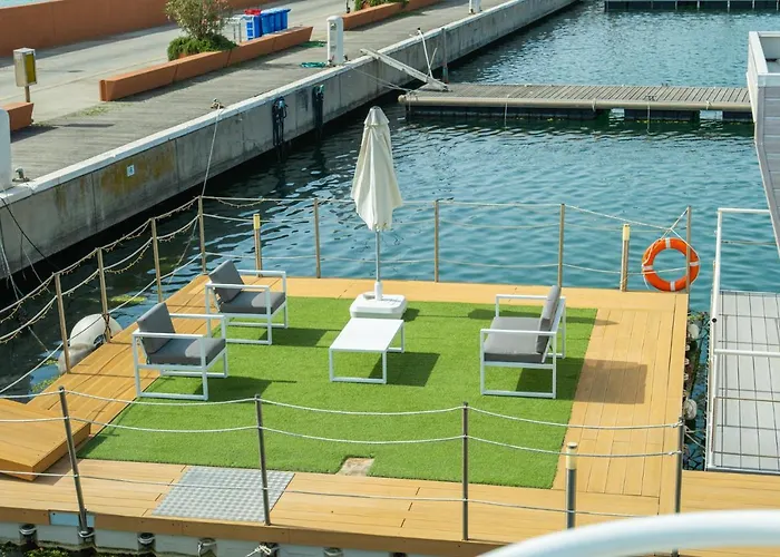 بوتيل House Boat