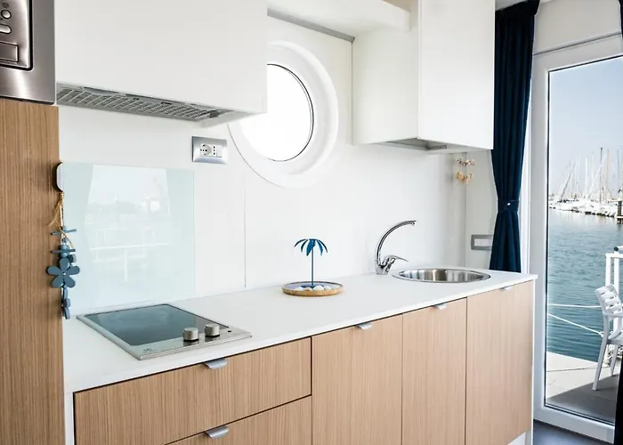 House Boat 4* ريميني