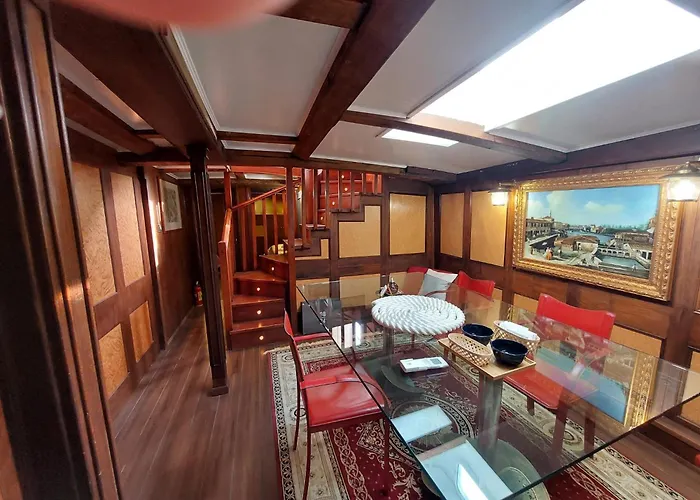 House Boat Úszó hotel Rimini