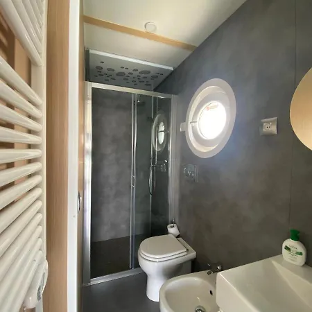 House Boat Hotel na wodzie Rimini