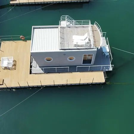 House Boat Hotel na wodzie 4*