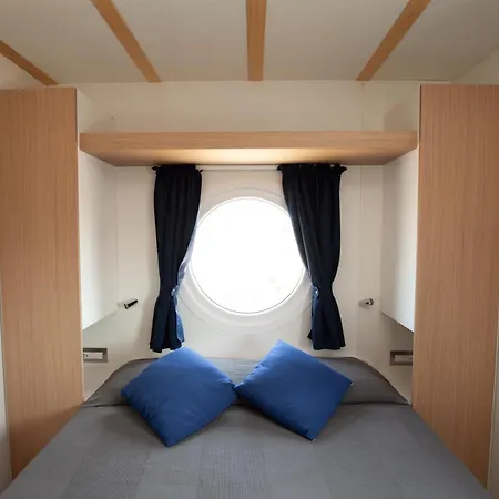 Hotel en barco House Boat