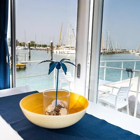 House Boat Hotel na wodzie Rimini