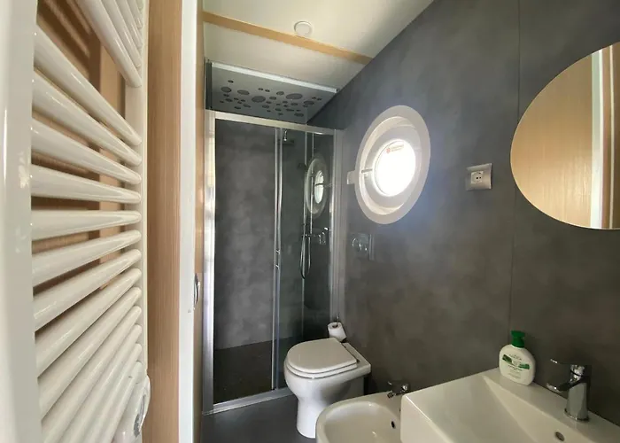 House Boat Hotel na wodzie Rimini