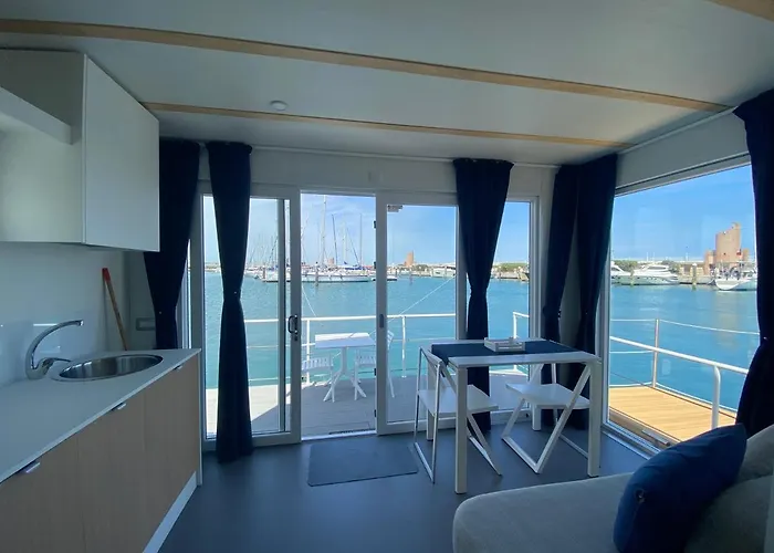 House Boat רימיני
