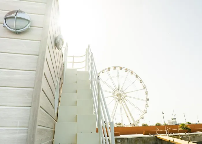 Hotel na wodzie House Boat 4*