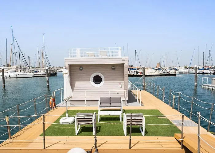 House Boat Hotel na wodzie 4*