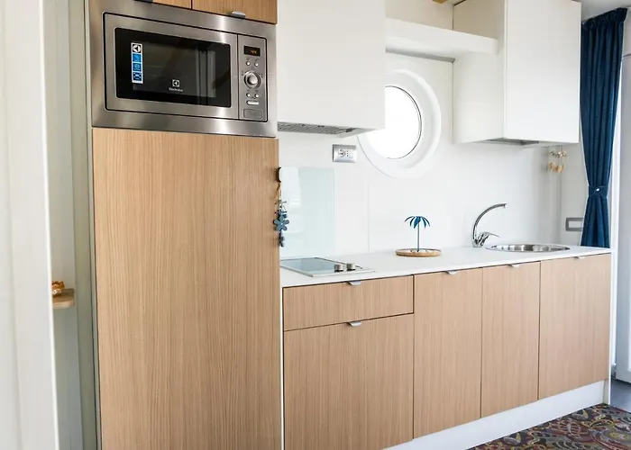 House Boat רימיני