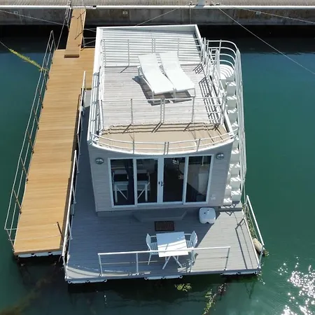 House Boat