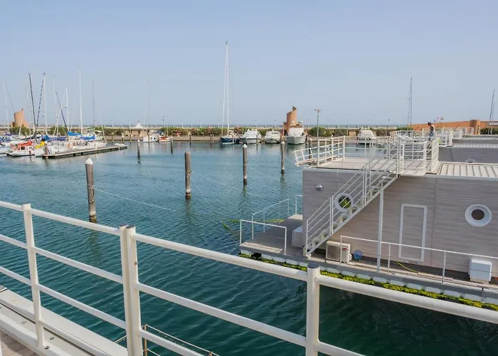 Πλωτό κατάλυμα House Boat