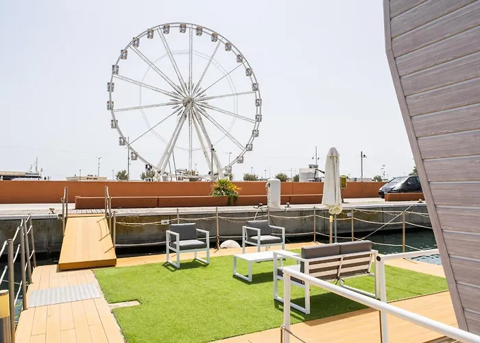 House Boat Botel 4*