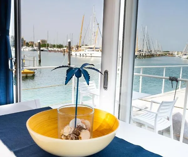 House Boat Botel Rimini